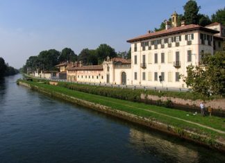 In moto vicino a Milano: Cassinetta di Lugagnano CASSINETTA DI LUGAGNANO