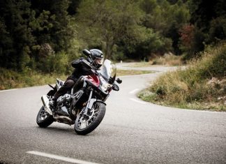 Honda Crosstourer Travel Edition DCT COPYRIGHT @ 2018 HONDA MOTOR EUROPE LTD. TUTTI I DIRITTI RISERVATI