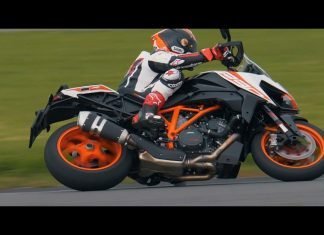 KTM 1290 Super Duke GT al TT dell’isola di Man