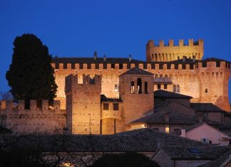 Marche in moto: magnifica Gradara gradara marche pesaro urbino rocca moto itinerari borghi