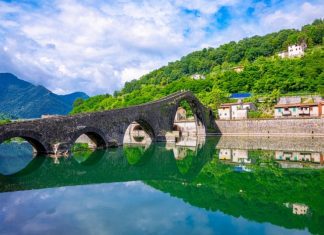 Garfagnana in moto Ponte della Maddalena - Borgo a Mozzano toscana in moto bici