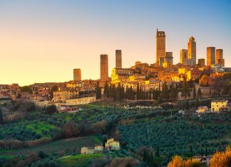 San Gimignano in moto tra zafferano e Vernaccia Toscana in moto - San Gimignano