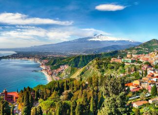 Vacanze in Sicilia: i 10 posti da non perdere Sicilia in moto bici Taormina Etna Di Vadym Lavra