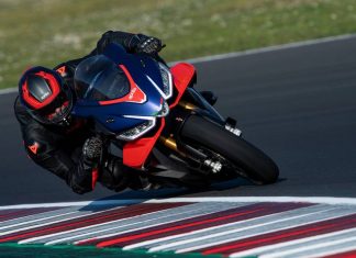 Nuova Aprilia RSV4 con winglets integrate e 217cv Nuova Aprilia RSV4 moto superbike pista stradale