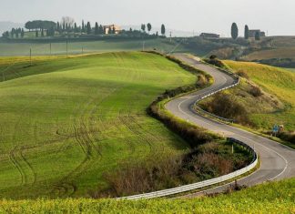 Chianti: itinerario da Firenze a Siena Chianti e Crete senesi itinerario toscana strada caberg levo bmw