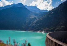 I laghi e le cascate più belle della Val D’Aosta Val D'Aosta in moto bici percorso itinerario Lago e diga di Place Moulin