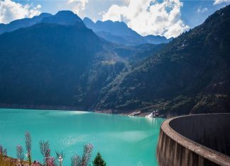 I laghi e le cascate più belle della Val D’Aosta Val D'Aosta in moto bici percorso itinerario Lago e diga di Place Moulin