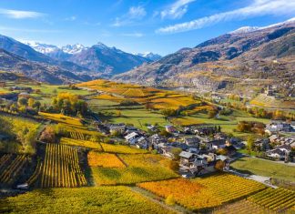 Val D’Aosta: itinerario tra vigneti eroici, vini e montagne I vigneti della Valle D'Aosta itinerari percorsi moto bici auto degustazione