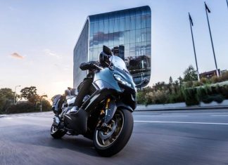 Nuovo Yamaha TMAX nuovo yamaha tmax scooter test prova recensione impressioni prezzo scheda tecnica video