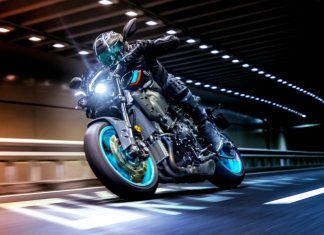 Nuova Yamaha MT-10 Yamaha MT-10 naked sportiva pista prova test caratteristiche prezzo