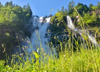 Val di Genova: le Cascate Nardis e itinerari in Trentino Cascate Nardis itinerario moto bici auto trentino informazioni consigli