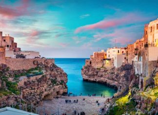 Polignano a Mare: i borghi più belli della Puglia Polignano a Mare Puglia itinerario moto vacanze puglia borghi cosa vedere hotel