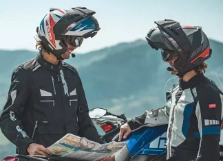 Schuberth E2 il nuovo casco apribile adventure Nuovo Schuberth E2 casco integrale prova test recensione prezzo sconto