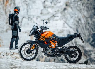 Nuova KTM 390 Adventure con ruote a raggi 2023 KTM 390 ADVENTURE prezzo altezza sella usato prova test ruote raggi