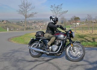 Triumph Bonnevile T120 – La classic più completa Triumph Bonneville T120 test prova recensione scheda tecnica prezzo cruiser classic