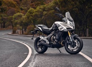 CFMoto 650MT: equilibrio, comfort e potenza CFMoto 650MT test prova impressioni prezzo scheda