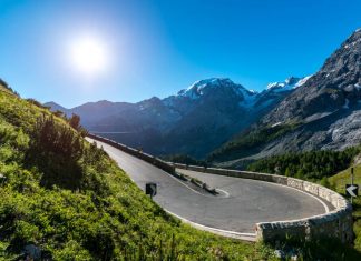 Il Passo dello Stelvio: un’esperienza di guida unica Passo dello Stelvio: guida percorso informazioni itinerario bici moto