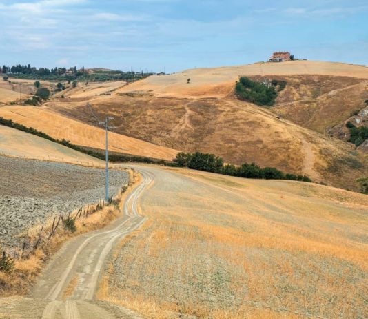 Toscana in moto: cosa la rende davvero perfetta? Da Asciano a Torre a Castello, Siena, Toscana