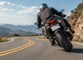 Il viaggio in moto comincia dalle gomme: grip, piega e chilometri da divorare
