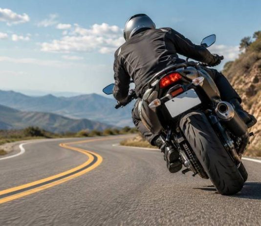 Il viaggio in moto comincia dalle gomme: grip, piega e chilometri da divorare