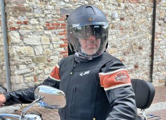CGM 136 RNA Carbon: il casco jet che unisce stile, comfort e funzionalità CGM 136 RNBA Carbon