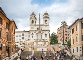 In sella per un viaggio organizzato in ogni aspetto parcheggio roma centro