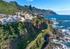 10 isole spagnole da visitare oltre a Maiorca Almciga villaggio e strada costiera lungo la frastagliata costa di Anaga, Tenerife, Isole Canarie, Spagna